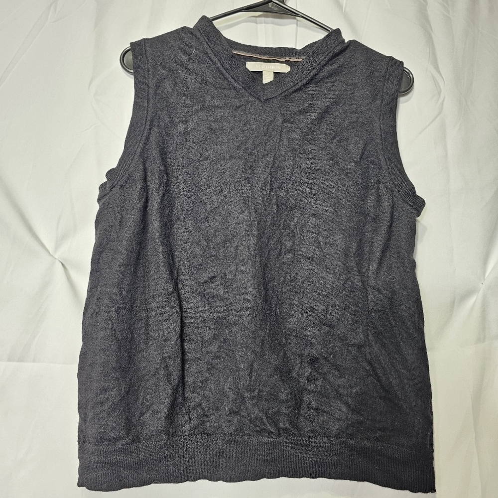 Nordstrom 100% extra fine merino wool large v neck vest